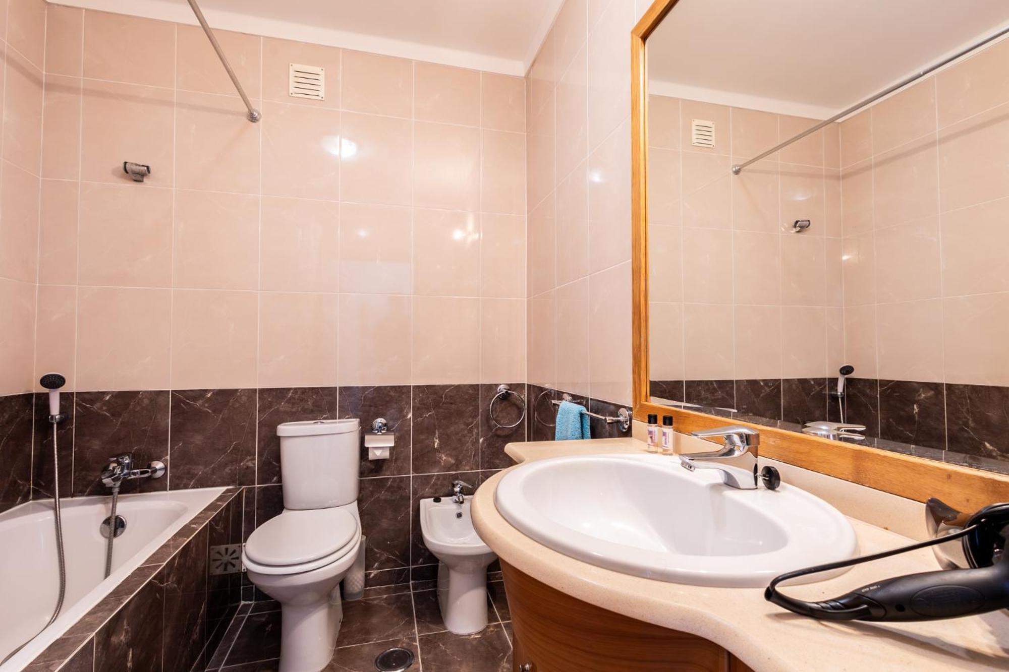 Appartement Beachfront 3bdr On Marginal Boulevard *