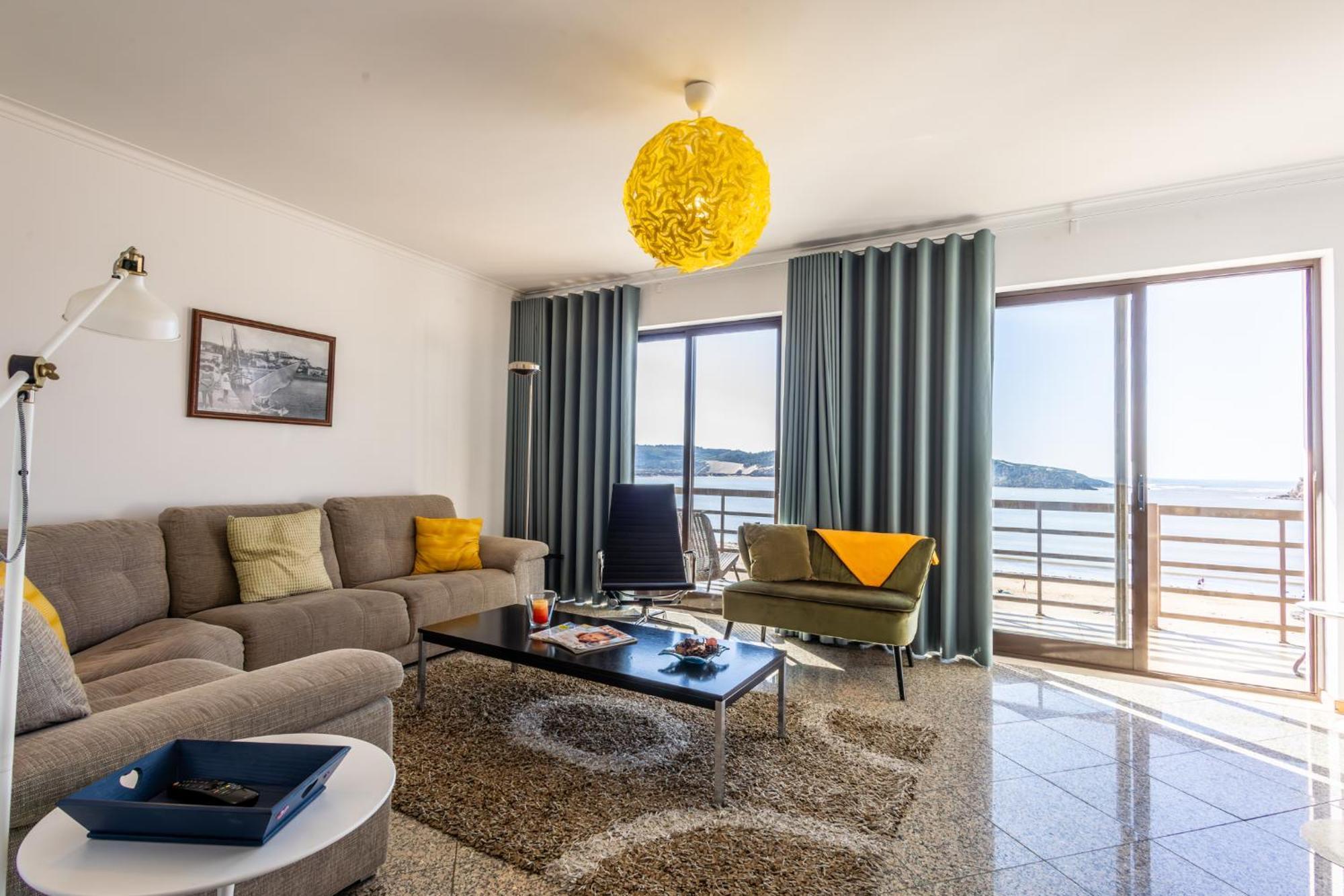 Beachfront 3bdr On Marginal Boulevard São Martinho do Porto